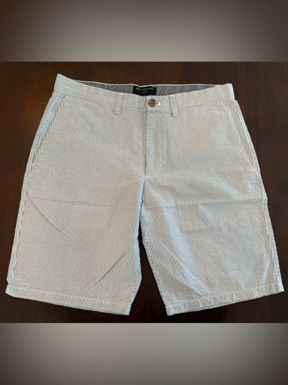 Banana Republic Factory Men’s Blue and White Seersucker Shorts, size 32